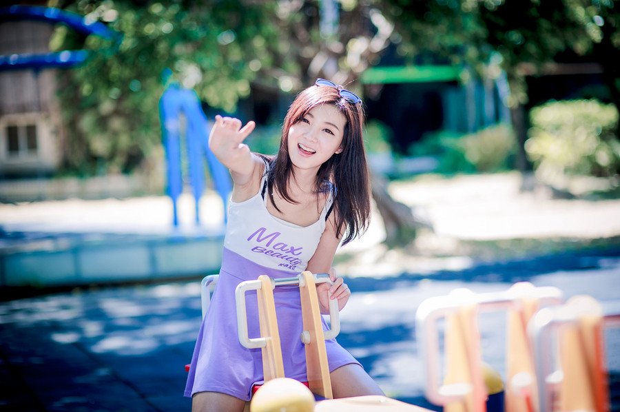 半晌之后，吕蒙红着眼眶出来，看着一片混乱的大营，厉声喝道：“都给我起来，看看你们现在，像什么样子！？”